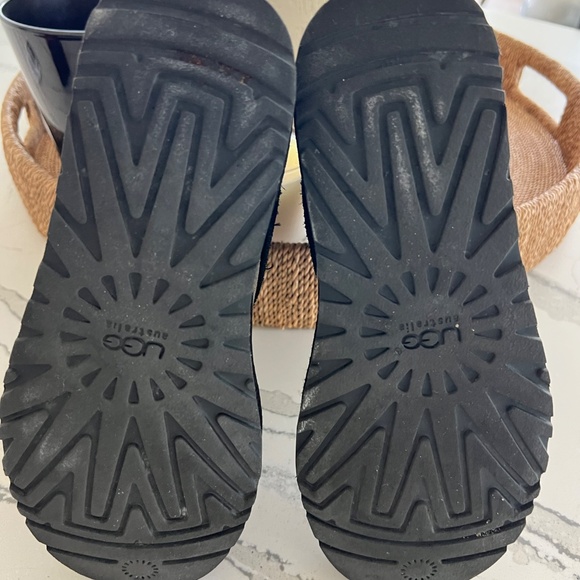 UGG Biker/Bomber Style Classic Length Sheepskin Boot- Sz 7 - Picture 3 of 8